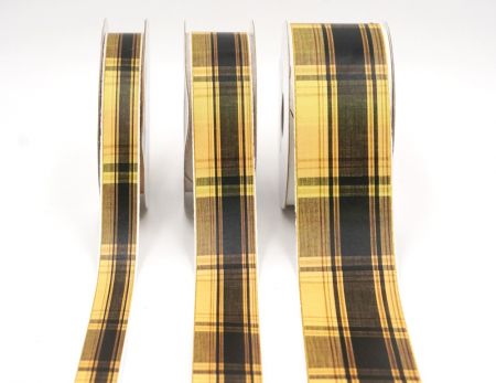 Schickes schwarzes und goldenes Karoband_AI